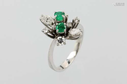 18 kt gold ring with diamonds and emerald