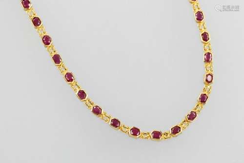 18 kt gold necklace with rubies