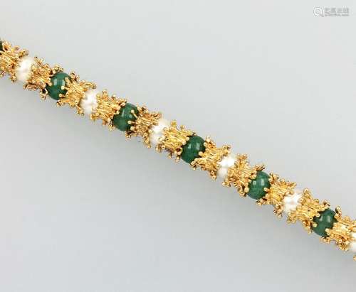 18 kt gold bracelet with green agate and cultured