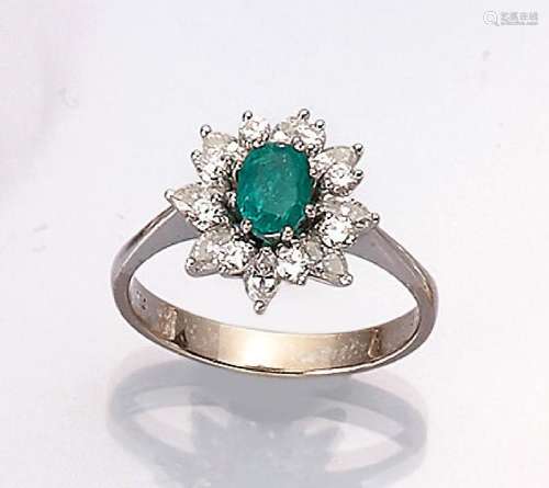 18 kt gold ring with emerald, diamonds and brilliants