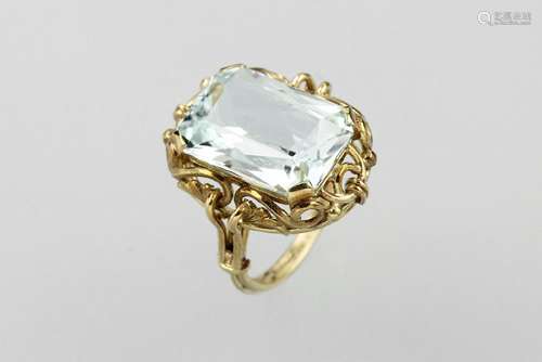 14 kt gold ring with aquamarine