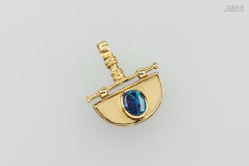 18 kt gold pendant with opal