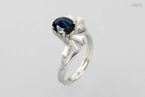 18 kt gold ring with sapphire and diamonds