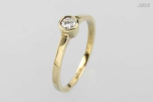 14 kt gold ring with brilliant