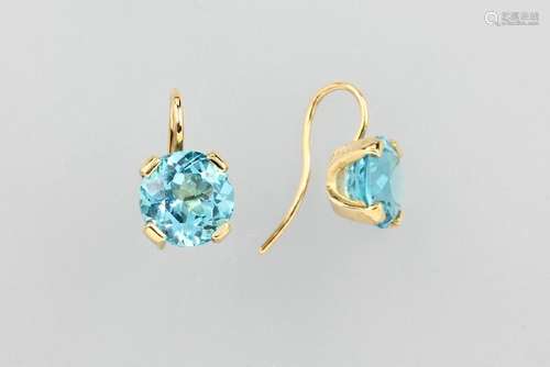 Pair of 18 kt gold earrings with topazes