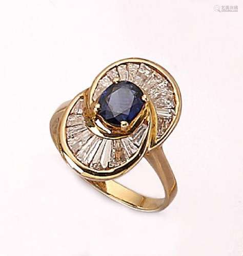 18 kt gold ring with sapphire and diamonds