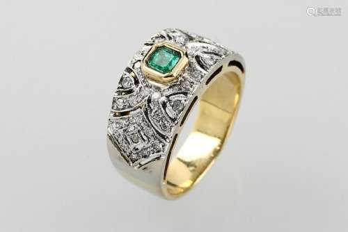 18 kt gold ring with emerald and brilliants