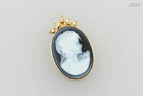 14 kt gold agate cameo with brilliants