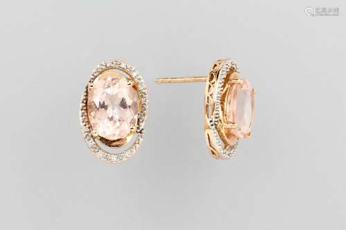 Pair of 18 kt gold earrings with brilliants