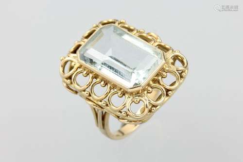 14 kt gold ring with aquamarine