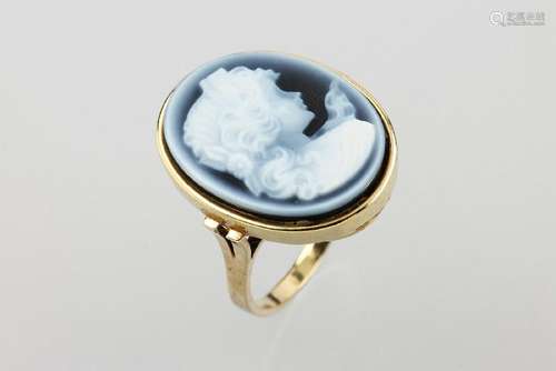 14 kt gold ring with agate cameo