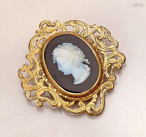 Brooch with layer stone cameo, France approx. 1850