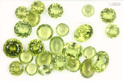 Lot 25 loose peridots