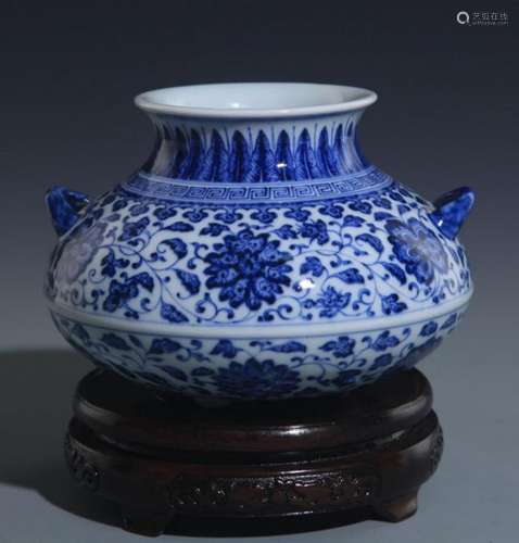 BLUE AND WHITE LOTUS PATTERN DOUBLE EAR JAR