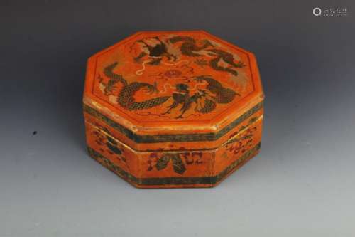 A GILT LACQUERED FLOWER PAINTED WOOD BOX
