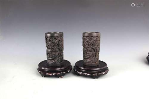 PAIR OF FINELY CARVED SMALL PEN HOLDER