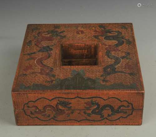 A GILT LACQUERED DOUBLE DRAGON PAINTED WOOD BOX