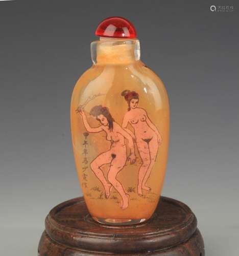 A CHARACTER PAINTED GLASS SNUFF BOTTLE