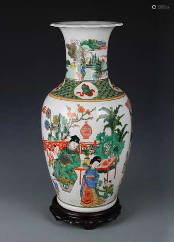 FAMILLE VERTE CHINESE STORY PATTERN PORCELAIN VASE