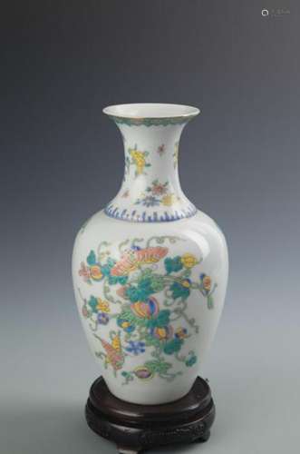 FAMILLE ROSE BUTTERFLY PORCELAIN VASE