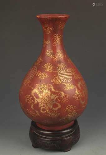 A GILT LACQUERED FINELY PAINTED YU HU CHUN VASE