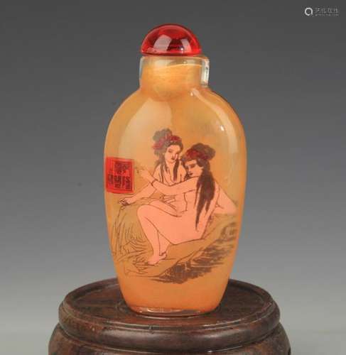 A CHARACTER PAINTED GLASS SNUFF BOTTLE