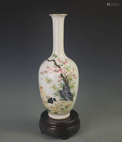 FAMILLE ROSE SHEEP PATTERN LONG NECK PORCELAIN VASE