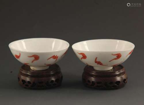 PAIR OF WHITE GLAZED BAT PAINTED PORCELAIN BOWL