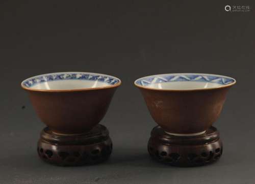 PAIR OF SOUCE COLOR GLAZED, BLUE AND WHITE PORCELAIN