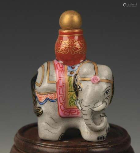 A FINE PORCELAIN SNUFF BOTTLE IN FIGURE OF ELEPHANT