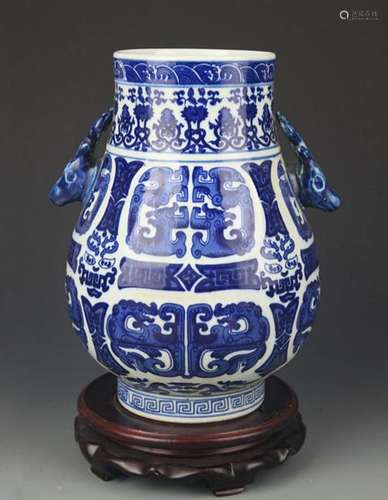 A BLUE AND WHITE DEER HEAD HANDLE VASE