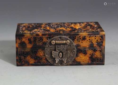 A FINE OLD CHINESE JEWELRY BOX