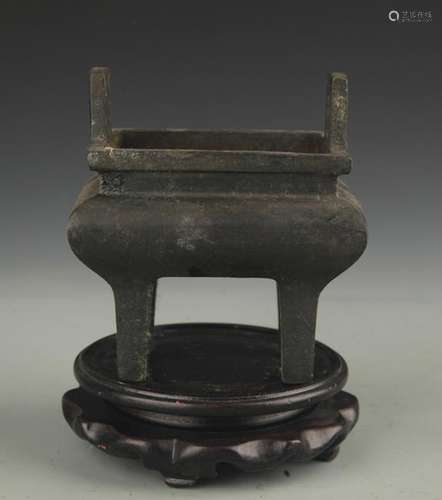 A FINE BRONZE DING STYLE CENSER