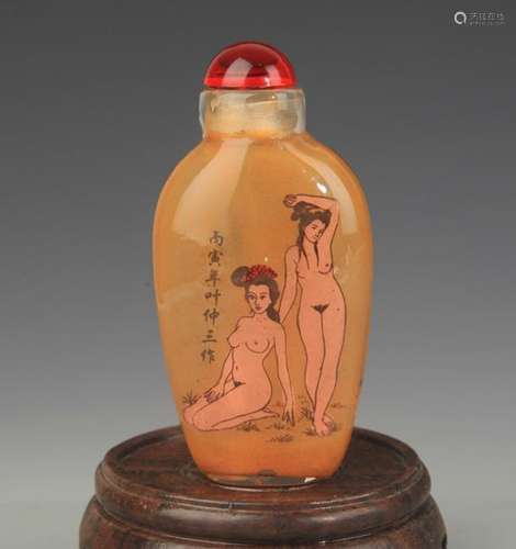 A CHARACTER PAINTED GLASS SNUFF BOTTLE