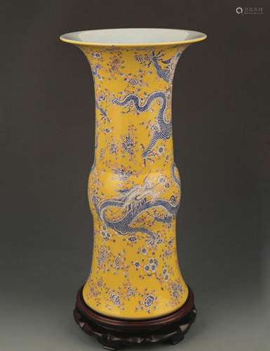 YELLOW GLAZED FAMILLE ROSE DRAGON PATTERN FLOWER VASE