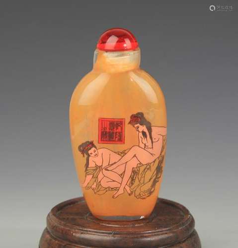 A CHARACTER PAINTED GLASS SNUFF BOTTLE