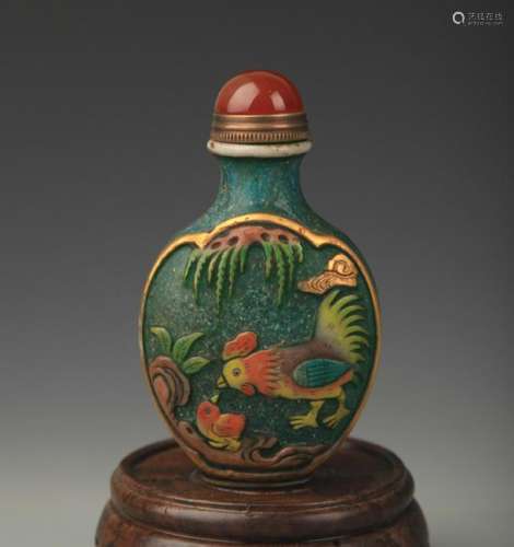 FINE COLORED AND CHICKEN CARVING GLASS MADE SNUFF