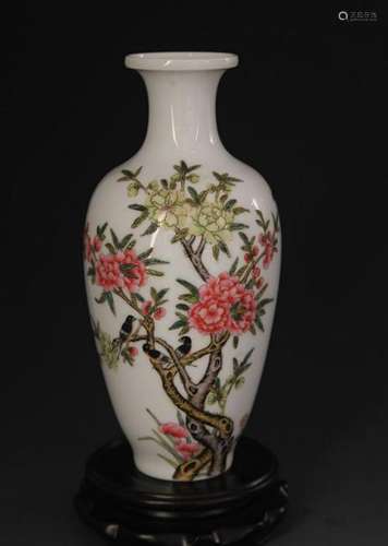 FAMILLE ROSE FLOWER PATTERN PORCELAIN VASE