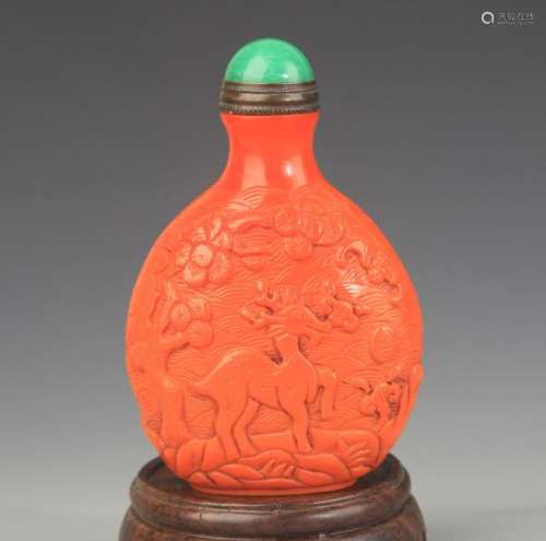 A FINE CARVED LACQUER SNUFF BOTTLE