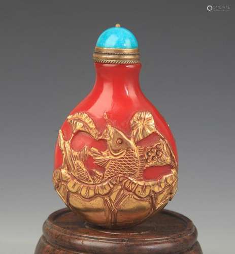 A FLOWER CARVING GLASS SNUFF BOTTLE