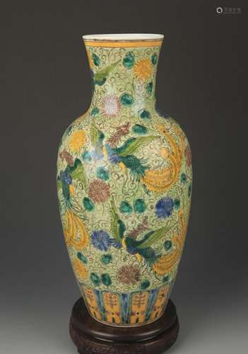 A FINE SAN CAI COLOR FLOWER PATTERN VASE