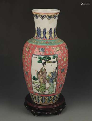 FAMILLE VERTE CHARACTER PATTERN GUAN YIN STYLE VASE