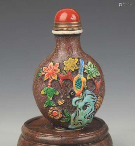 A FLOWER CARVING GLASS SNUFF BOTTLE