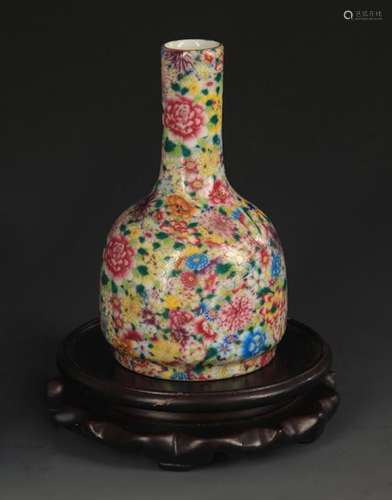 A FAMILLE ROSE FLOWER PORCELAIN BOTTLE