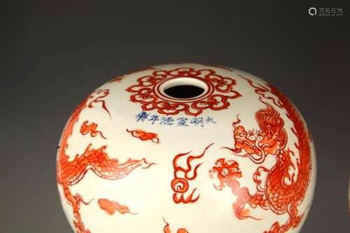 A TALL YOU LI HONG BEAN STYLE PORCELAIN VASE