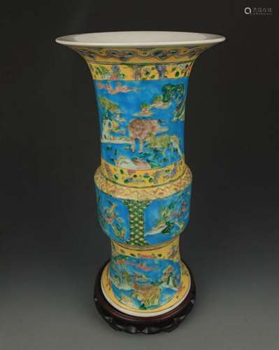 YELLOW GLAZED FAMILLE ROSE ANIMAL PATTERN VASE