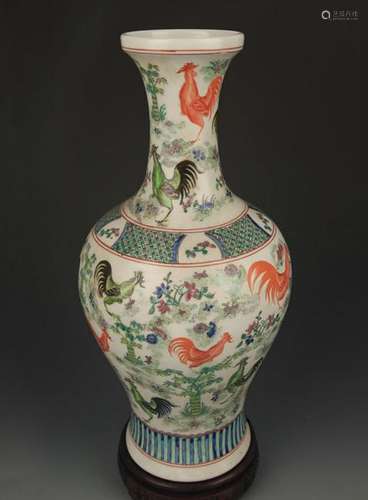 FAMILLE ROSE CHICKEN PATTERN PORCELAIN VASE