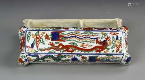 Chinese Wucai Box with Cover