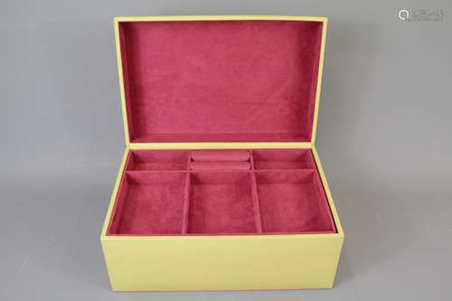 A Vanilla-Coloured Leather Jewellery Box