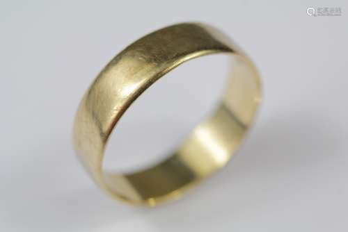 A Gentleman's 9ct Gold Wedding Band